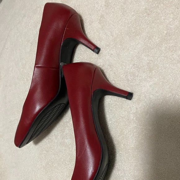 le Chateau Leather Moda Reflex Pumps - Picture 1 of 5